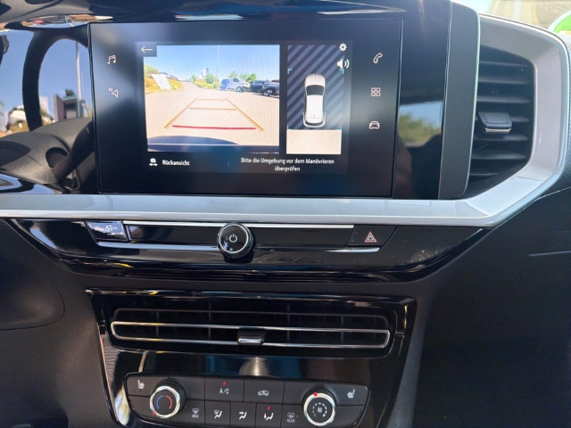 Fahrzeugabbildung Opel Mokka Enjoy Digitales Cockpit LED Apple CarPlay Android Auto Musikstreaming DAB Ambientebeleuchtung - mit KI generiert/bearbeitet