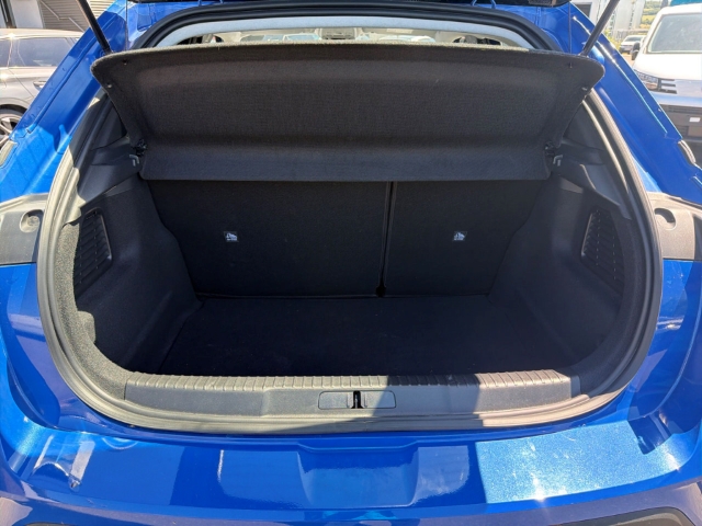 Fahrzeugabbildung Opel Mokka Enjoy Digitales Cockpit LED Apple CarPlay Android Auto Musikstreaming DAB Ambientebeleuchtung - mit KI generiert/bearbeitet