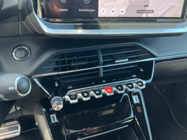 Fahrzeugabbildung Peugeot 2008 GT Navi Leder 360 Kamera Massagesitze LED Klimaautom Fahrerprofil DAB Ambientebeleuchtung