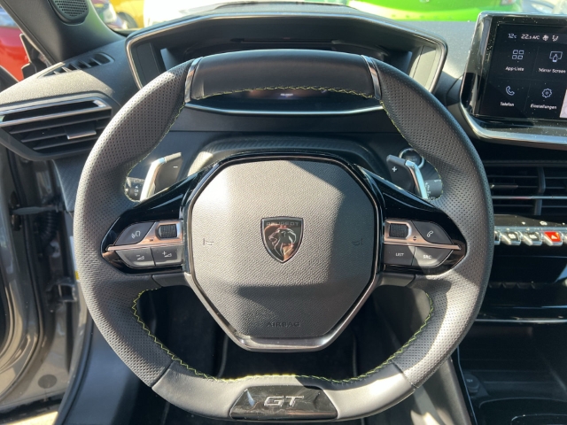 Fahrzeugabbildung Peugeot 2008 GT Navi Leder 360 Kamera Massagesitze LED Klimaautom Fahrerprofil DAB Ambientebeleuchtung