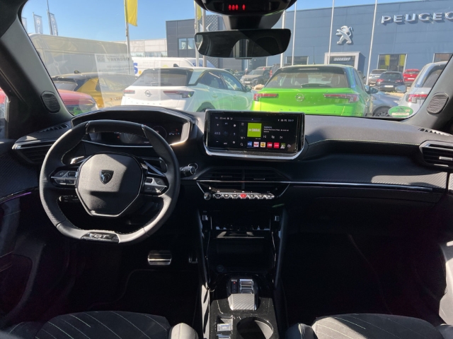 Fahrzeugabbildung Peugeot 2008 GT Navi Leder 360 Kamera Massagesitze LED Klimaautom Fahrerprofil DAB Ambientebeleuchtung