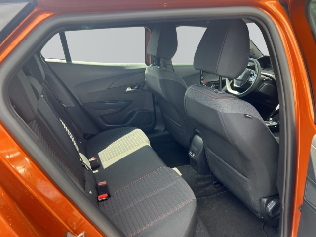 Fahrzeugabbildung Peugeot e-2008 Active Pack LED Klimaautom DAB Keyless Spurhalteass. Verkehrszeichenerk. Rückfahrkam.