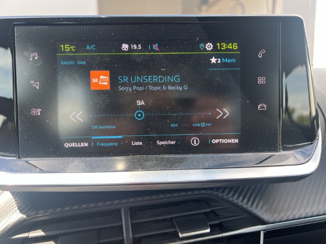 Fahrzeugabbildung Peugeot e-2008 Active Pack LED Klimaautom DAB Keyless Spurhalteass. Verkehrszeichenerk. Rückfahrkam.