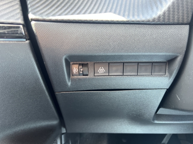 Fahrzeugabbildung Peugeot e-2008 Active Pack LED Klimaautom DAB Keyless Spurhalteass. Verkehrszeichenerk. Rückfahrkam.