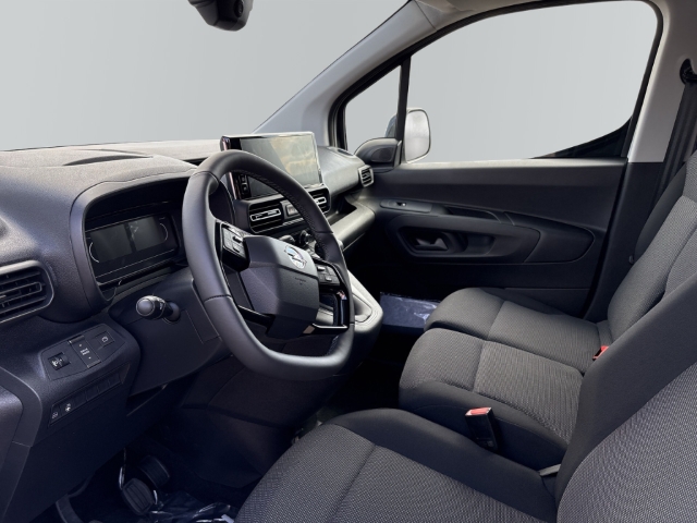 Fahrzeugabbildung Opel Combo Cargo M, Holzboden, FlexCargo, Kamera, Trennwand mit Fenster - mit KI generiert/bearbeitet