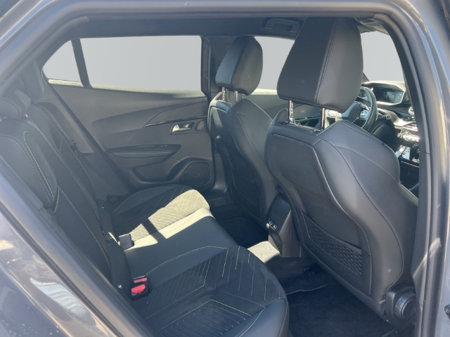 Fahrzeugabbildung Peugeot 2008 GT Navi Alcantara Massagesitze LED Klimaautom Fahrerprofil DAB Ambientebeleuchtung