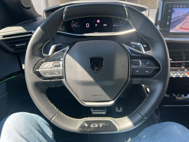 Fahrzeugabbildung Peugeot 2008 GT Navi Alcantara Massagesitze LED Klimaautom Fahrerprofil DAB Ambientebeleuchtung