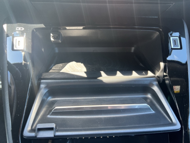 Fahrzeugabbildung Peugeot 2008 GT Navi Alcantara Massagesitze LED Klimaautom Fahrerprofil DAB Ambientebeleuchtung