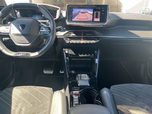 Fahrzeugabbildung Peugeot 2008 GT Navi Alcantara Massagesitze LED Klimaautom Fahrerprofil DAB Ambientebeleuchtung