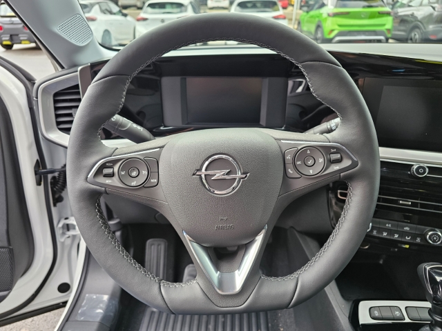 Fahrzeugabbildung Opel Mokka Enjoy Digitales Cockpit LED Apple CarPlay Android Auto Musikstreaming DAB Ambientebeleuchtung