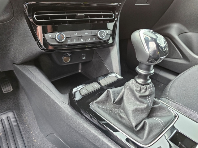 Fahrzeugabbildung Opel Mokka Enjoy Digitales Cockpit LED Apple CarPlay Android Auto Musikstreaming DAB Ambientebeleuchtung