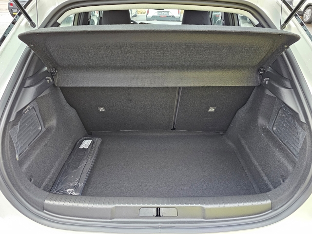 Fahrzeugabbildung Opel Mokka Enjoy Digitales Cockpit LED Apple CarPlay Android Auto Musikstreaming DAB Ambientebeleuchtung