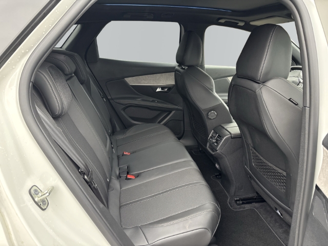 Fahrzeugabbildung Peugeot 3008 GT Hybrid El. Panodach Navi Digitales Cockpit LED ACC El. Heckklappe Apple CarPlay