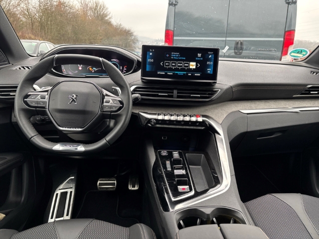 Fahrzeugabbildung Peugeot 3008 GT Hybrid El. Panodach Navi Digitales Cockpit LED ACC El. Heckklappe Apple CarPlay