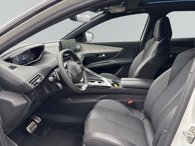 Fahrzeugabbildung Peugeot 3008 GT Hybrid El. Panodach Navi Digitales Cockpit LED ACC El. Heckklappe Apple CarPlay