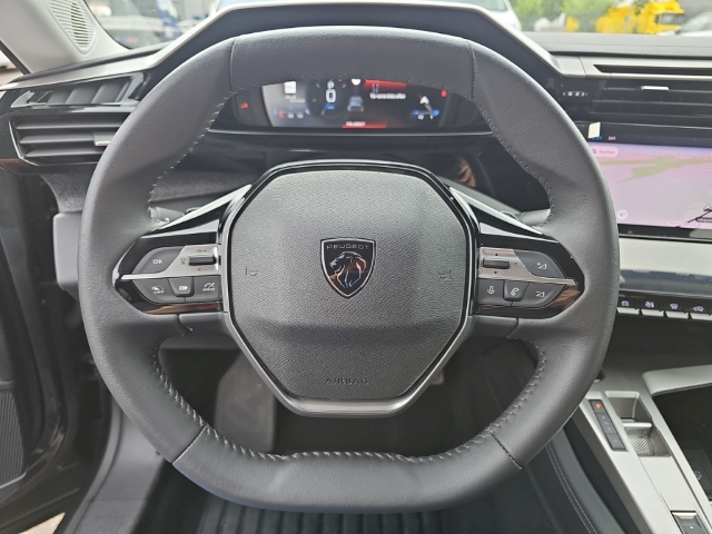 Fahrzeugabbildung Peugeot 408 Allure Pack Navi Digitales Cockpit Memory Sitze 360 Kamera LED ACC Apple CarPlay