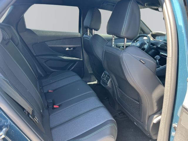 Fahrzeugabbildung Peugeot 3008 Allure Pack Navi Digitales Cockpit LED 2-Zonen-Klimaautom DAB SHZ Keyless Spurhalteass. - mit KI generiert/bearbeitet