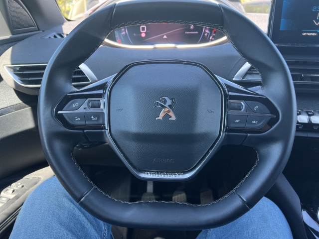 Fahrzeugabbildung Peugeot 3008 Allure Pack Navi Digitales Cockpit LED 2-Zonen-Klimaautom DAB SHZ Keyless Spurhalteass. - mit KI generiert/bearbeitet