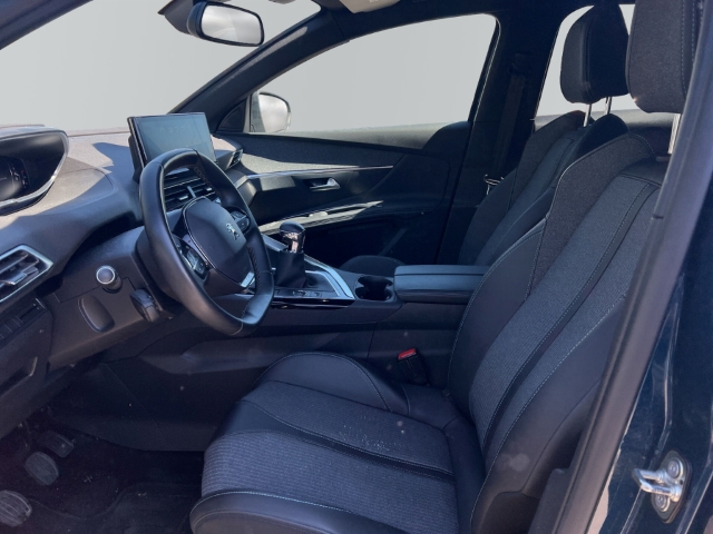 Fahrzeugabbildung Peugeot 3008 Allure Pack Navi Digitales Cockpit LED 2-Zonen-Klimaautom DAB SHZ Keyless Spurhalteass. - mit KI generiert/bearbeitet