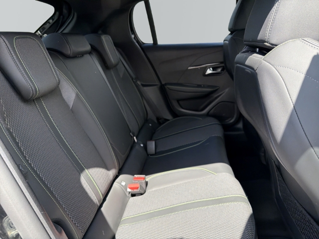 Fahrzeugabbildung Peugeot 208 GT Navi 360 Kamera LED Apple CarPlay Android Auto Klimaautom Fahrerprofil DAB