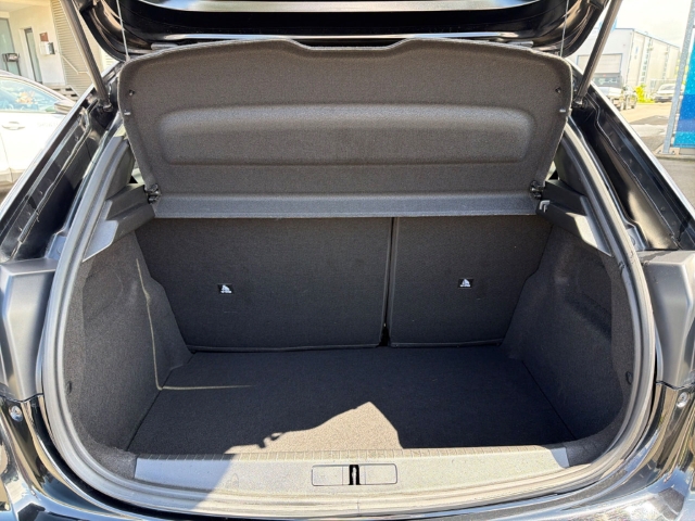 Fahrzeugabbildung Peugeot 208 GT Navi 360 Kamera LED Apple CarPlay Android Auto Klimaautom Fahrerprofil DAB