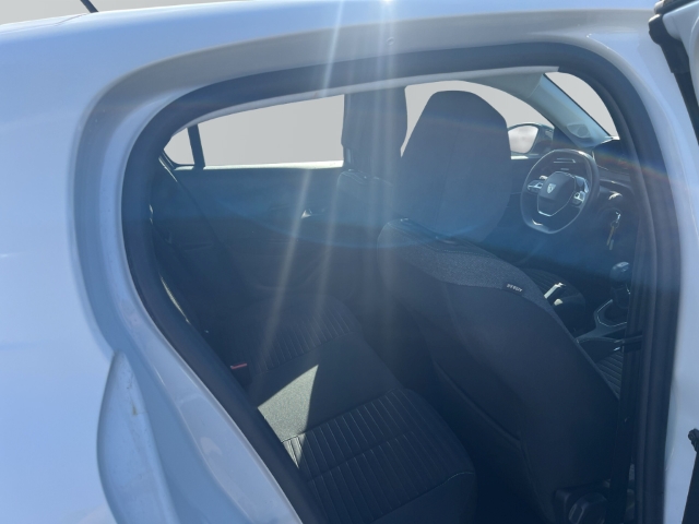 Fahrzeugabbildung Peugeot 208 Active Fahrerprofil DAB Keyless Spurhalteass. Verkehrszeichenerk. Notbremsass.