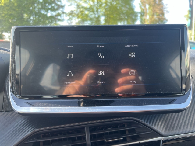 Fahrzeugabbildung Peugeot 208 Active Fahrerprofil DAB Keyless Spurhalteass. Verkehrszeichenerk. Notbremsass.