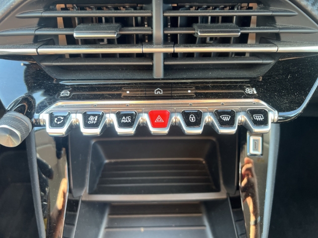 Fahrzeugabbildung Peugeot 208 Active Fahrerprofil DAB Keyless Spurhalteass. Verkehrszeichenerk. Notbremsass.
