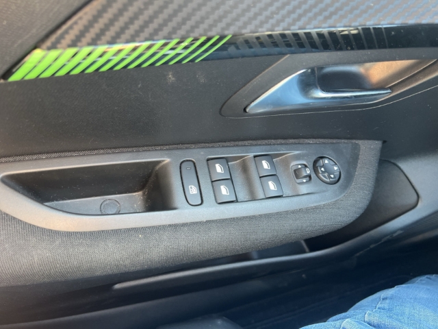 Fahrzeugabbildung Peugeot 208 Active Fahrerprofil DAB Keyless Spurhalteass. Verkehrszeichenerk. Notbremsass.
