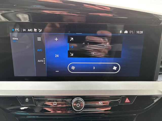 Fahrzeugabbildung Opel Mokka Edition Digitales Cockpit LED Apple CarPlay Android Auto Musikstreaming DAB Ambientebeleuchtung
