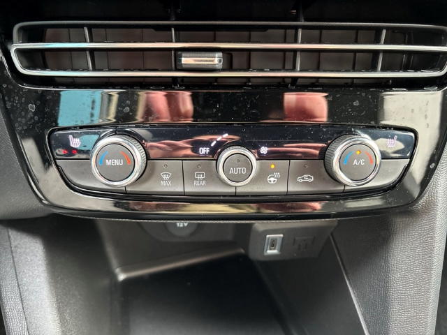 Fahrzeugabbildung Opel Mokka Edition Digitales Cockpit LED Apple CarPlay Android Auto Musikstreaming DAB Ambientebeleuchtung