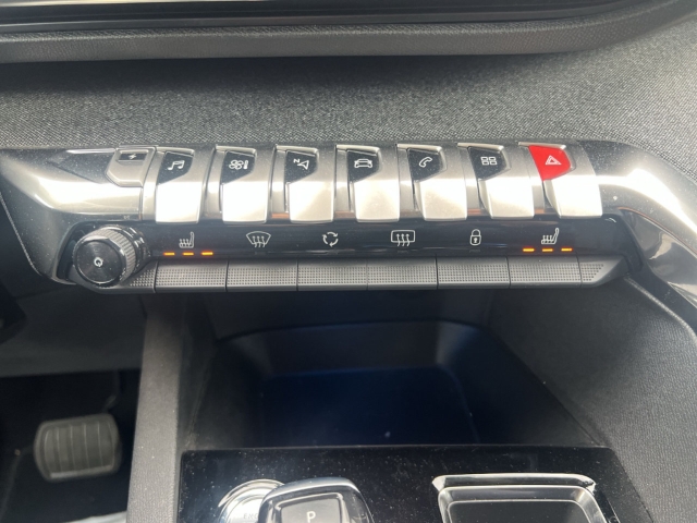 Fahrzeugabbildung Peugeot 3008 Hybrid 225 Allure Pack Navi Digitales Cockpit 360 Kamera LED ACC 2-Zonen-Klimaautom