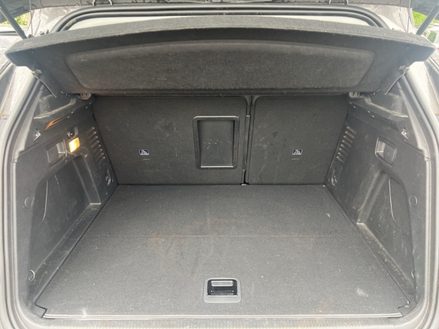 Fahrzeugabbildung Peugeot 3008 Hybrid 225 Allure Pack Navi Digitales Cockpit 360 Kamera LED ACC 2-Zonen-Klimaautom