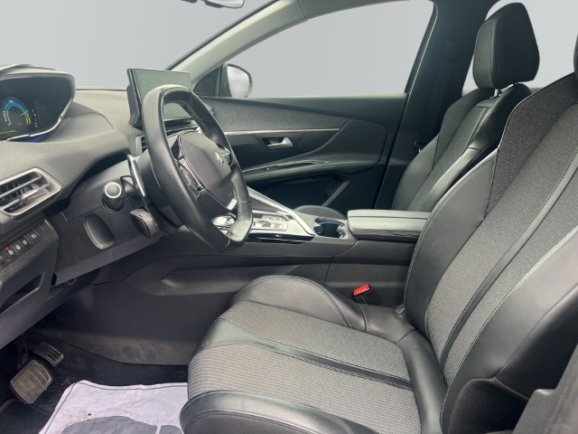 Fahrzeugabbildung Peugeot 3008 Hybrid 225 Allure Pack Navi Digitales Cockpit 360 Kamera LED ACC 2-Zonen-Klimaautom