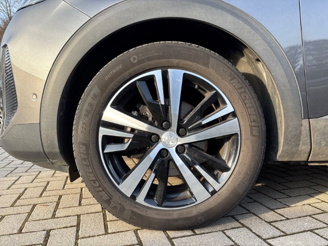 Fahrzeugabbildung Peugeot 3008 GT Navi Digitales Cockpit LED ACC El. Heckklappe 2-Zonen-Klimaautom Fahrerprofil