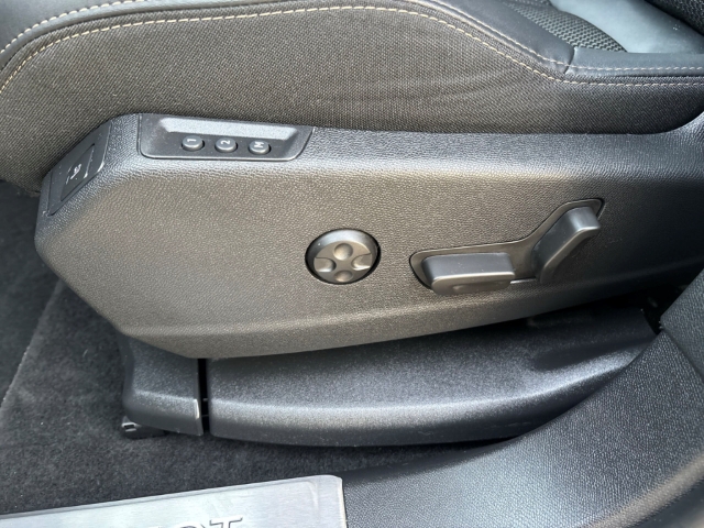 Fahrzeugabbildung Peugeot 3008 GT Navi Digitales Cockpit LED ACC El. Heckklappe 2-Zonen-Klimaautom Fahrerprofil