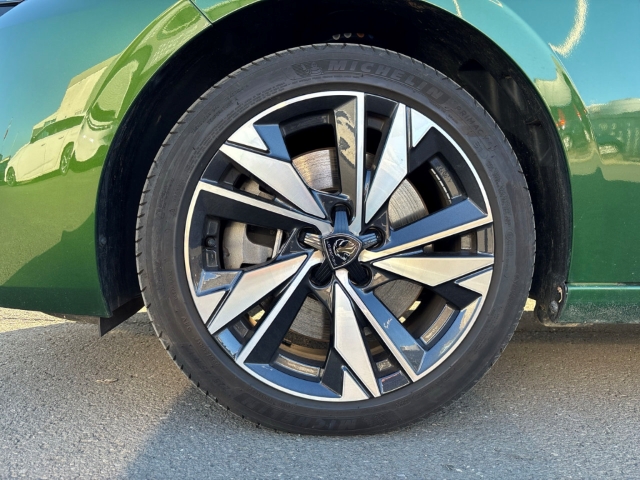 Fahrzeugabbildung Peugeot 308 Active Pack PHEV OBC 7,4 kW Navi Memory Sitze 2-Zonen-Klimaautom SHZ LenkradHZG