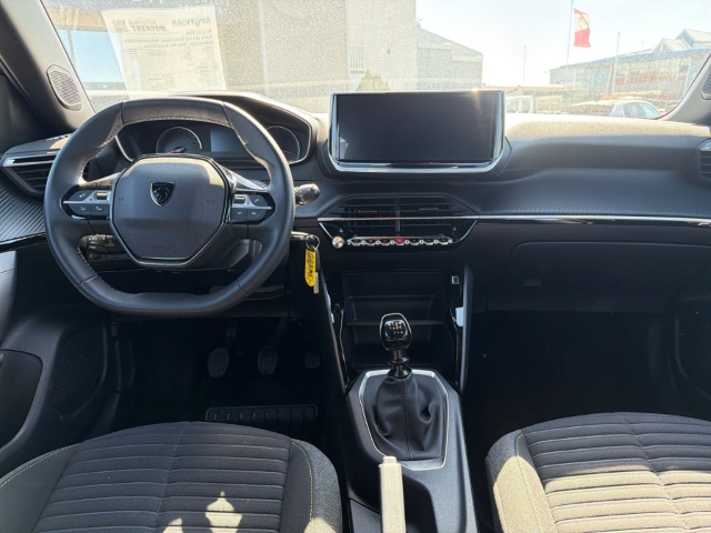Fahrzeugabbildung Peugeot 2008 Active LED SHZ Spurhalteass. Verkehrszeichenerk. Notbremsass. Temp PDC Berganfahrass.