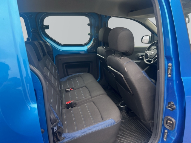 Fahrzeugabbildung Dacia Dokker Stepway Plus Navi ACC Apple CarPlay Android Auto Fahrerprofil DAB SHZ Rückfahrkam.
