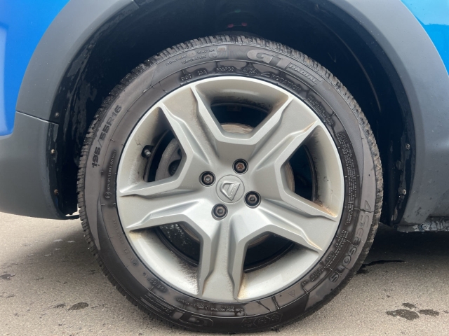 Fahrzeugabbildung Dacia Dokker Stepway Plus Navi ACC Apple CarPlay Android Auto Fahrerprofil DAB SHZ Rückfahrkam.