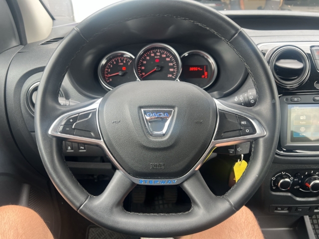 Fahrzeugabbildung Dacia Dokker Stepway Plus Navi ACC Apple CarPlay Android Auto Fahrerprofil DAB SHZ Rückfahrkam.