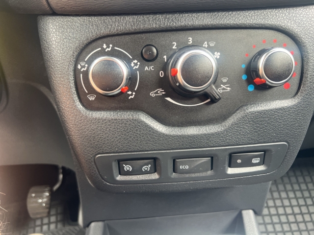 Fahrzeugabbildung Dacia Dokker Stepway Plus Navi ACC Apple CarPlay Android Auto Fahrerprofil DAB SHZ Rückfahrkam.