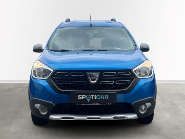 Fahrzeugabbildung Dacia Dokker Stepway Plus Navi ACC Apple CarPlay Android Auto Fahrerprofil DAB SHZ Rückfahrkam.