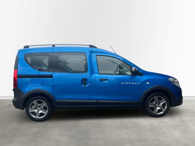Fahrzeugabbildung Dacia Dokker Stepway Plus Navi ACC Apple CarPlay Android Auto Fahrerprofil DAB SHZ Rückfahrkam.