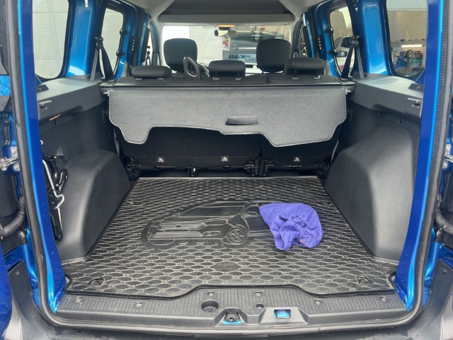 Fahrzeugabbildung Dacia Dokker Stepway Plus Navi ACC Apple CarPlay Android Auto Fahrerprofil DAB SHZ Rückfahrkam.