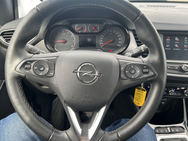 Fahrzeugabbildung Opel Crossland Enjoy LED Apple CarPlay Android Auto Mehrzonenklima DAB Ambientebeleuchtung