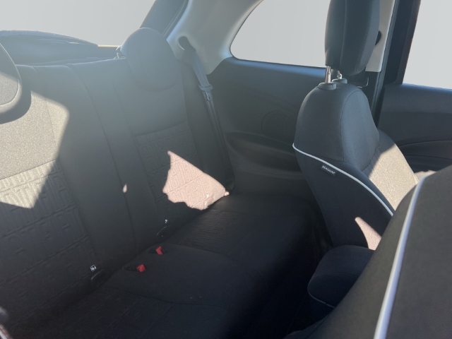 Fahrzeugabbildung Fiat 500e Navi Apple CarPlay Android Auto Klimaautom Fahrerprofil DAB Ambientebeleuchtung