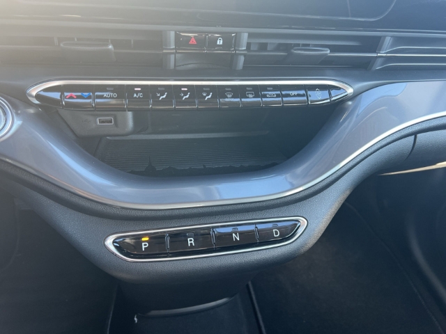 Fahrzeugabbildung Fiat 500e Navi Apple CarPlay Android Auto Klimaautom Fahrerprofil DAB Ambientebeleuchtung