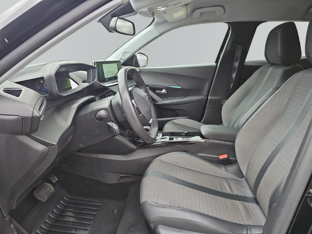 Fahrzeugabbildung Peugeot e-2008 Allure Pack Elektromotor Navi Digitales Cockpit LED Apple CarPlay Android Auto