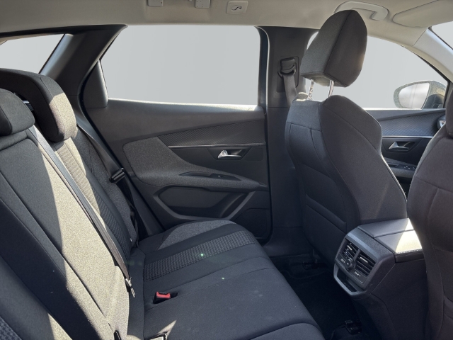 Fahrzeugabbildung Peugeot 3008 Active Pack Digitales Cockpit LED Apple CarPlay Android Auto 2-Zonen-Klimaautom - mit KI generiert/bearbeitet